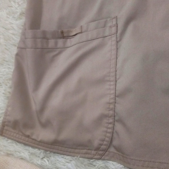 Womens Cherokee workwear scrub top. - Picture 4 of 9